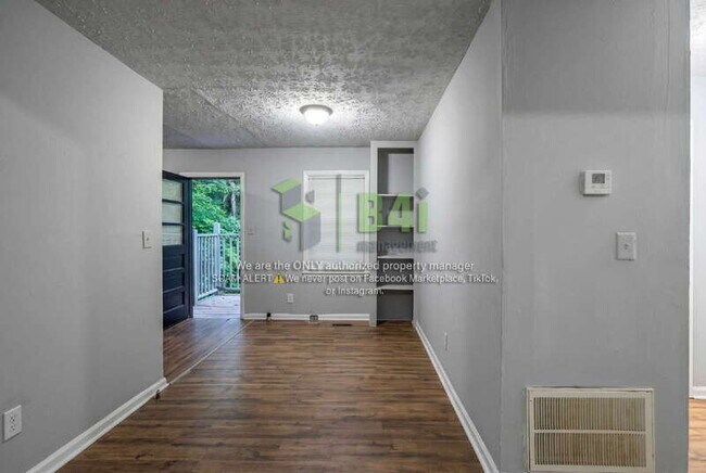 Building Photo - 1313 Ridgeview Dr