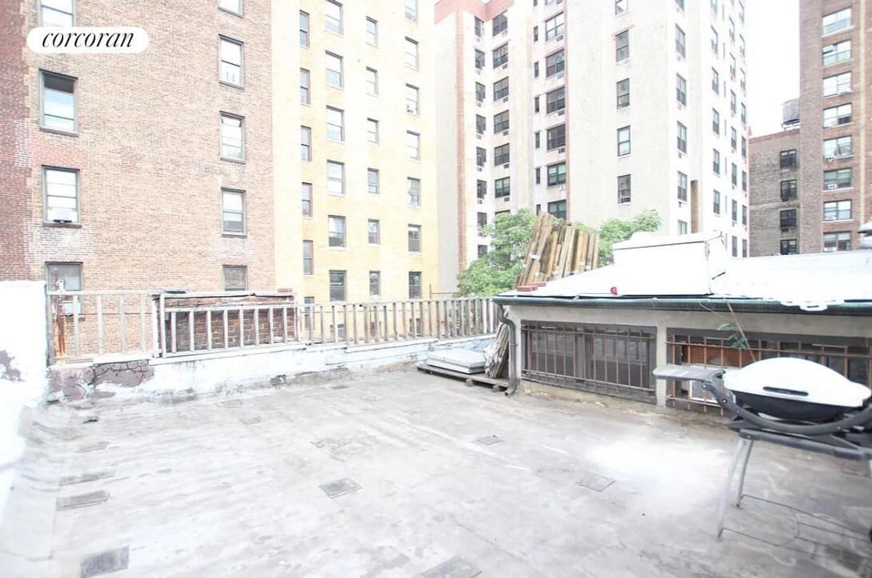 Building Photo - 868 W End Ave