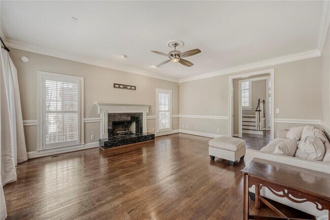 Building Photo - 1111 Lake Washington Dr NW