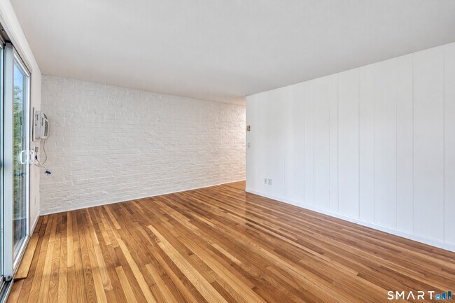 Building Photo - 19 Denlar Dr
