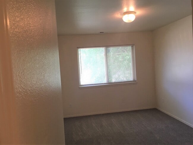 Bedroom - 2709 Wildwood Cir