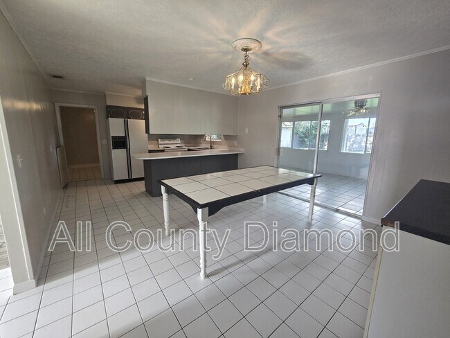 Building Photo - 215 S Kimbrel Ave