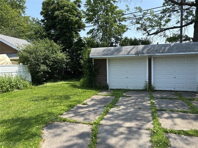 Building Photo - 1481 Robinwood Ave