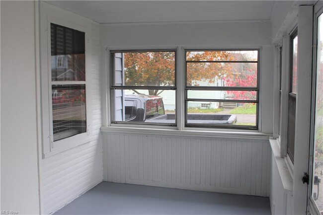 enclosed front porch - 1500 Harding ave