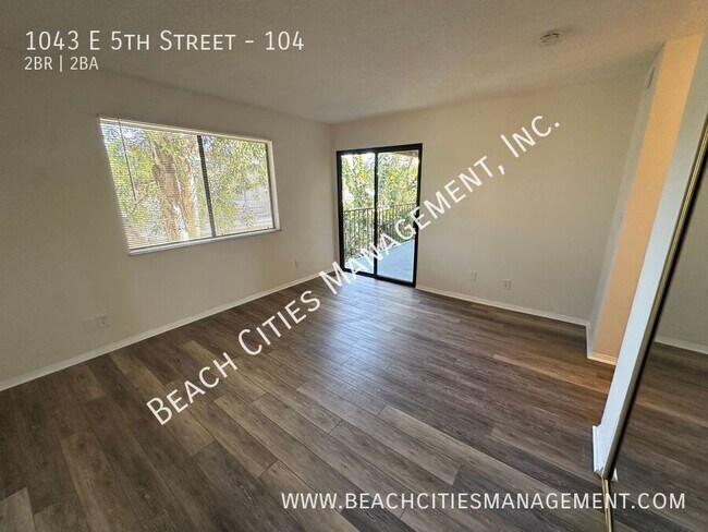 Building Photo - 1043 E 5th St