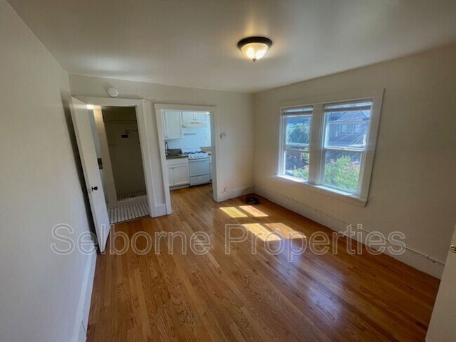 Building Photo - 546 Merrimac St