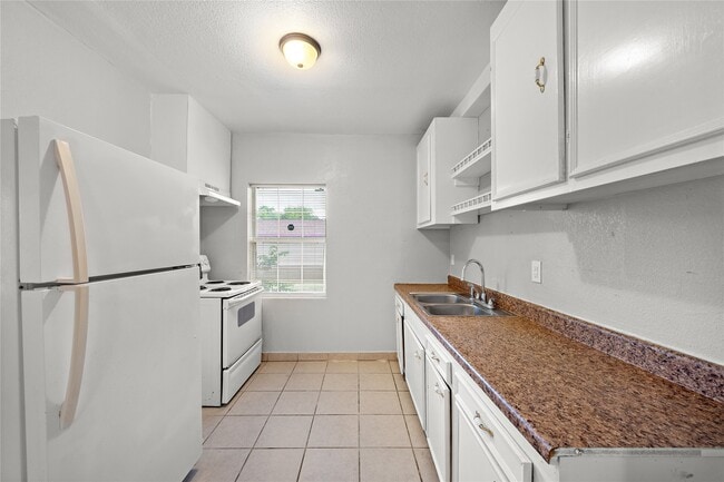 Building Photo - 806 3rd Ave N