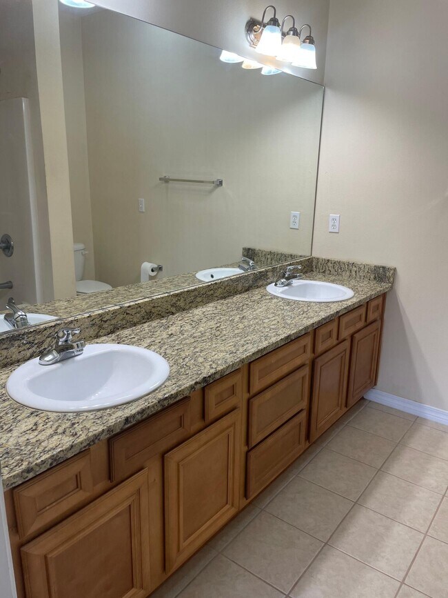 Building Photo - 862 Fairview Dr