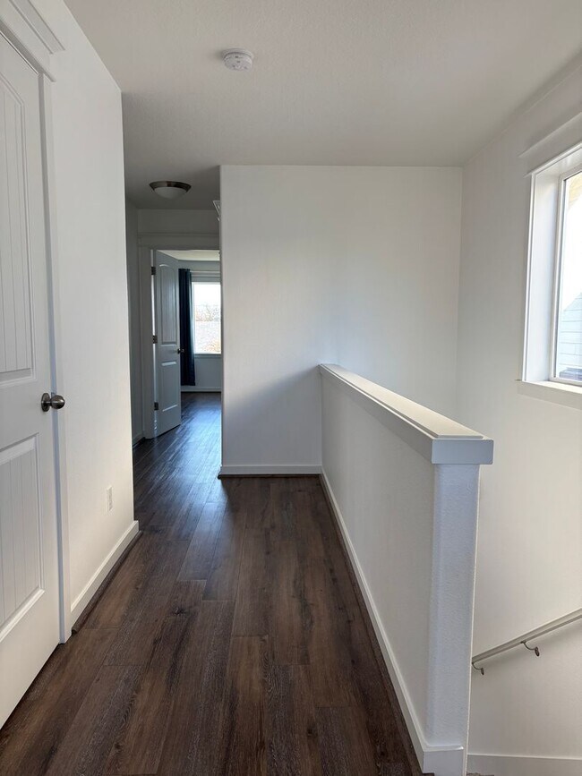 Building Photo - 2 Story Home in the Desirable Columbia Estates Development