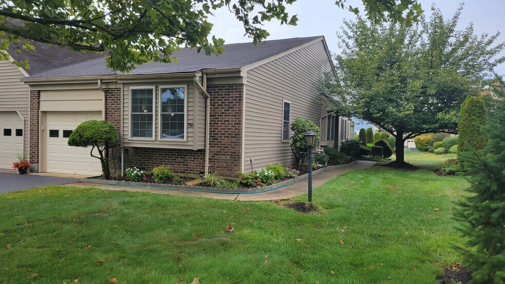 Primary Photo - 174A Concordia Cir