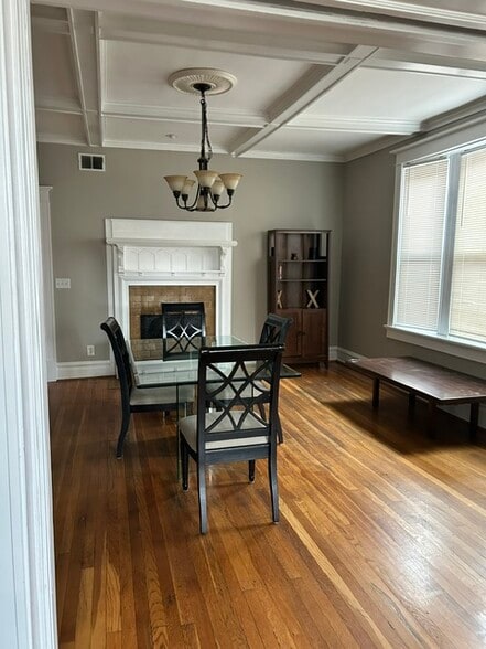 Dining Room - 6123 Waterman Blvd