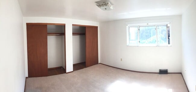 Building Photo - 1 Bedroom House on Quiet Street in Millvale