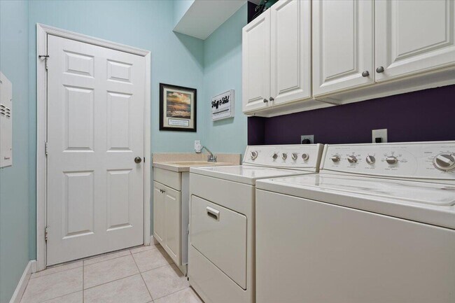 Building Photo - 9112 Champions Way