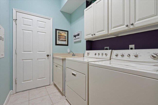 Building Photo - 9112 Champions Way