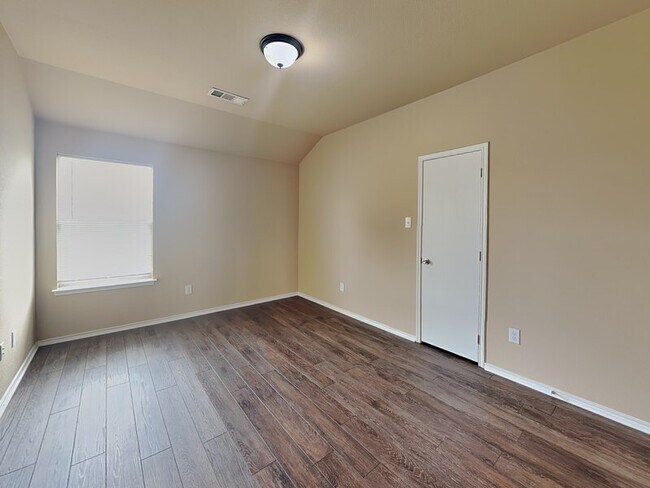 Building Photo - 629 Saddleway Dr