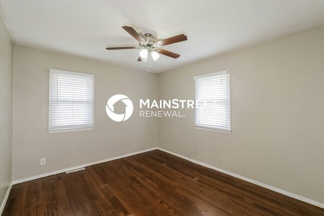 Building Photo - 3 Bedroom Pet-Friendly Home in Independence, MO with Main Street Renewal