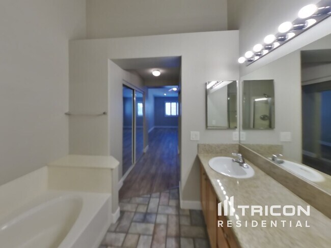 Building Photo - 6440 Sundown Heights Ave