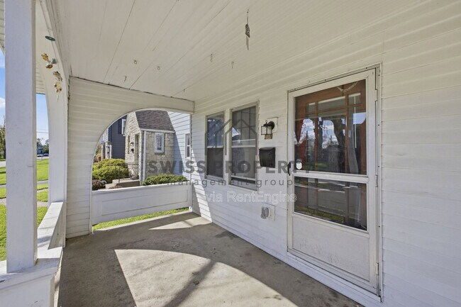 Building Photo - 417 S Huron Ave