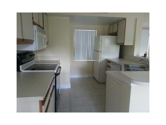 Building Photo - Awesome Condo just close to Sawgrass