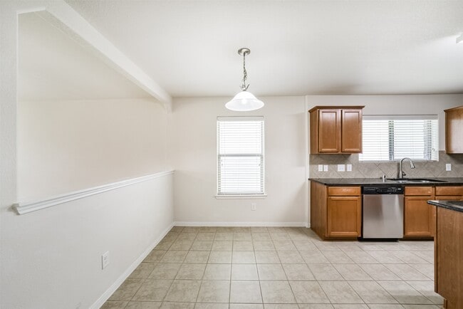 Building Photo - 21323 Slate Crossing Ln