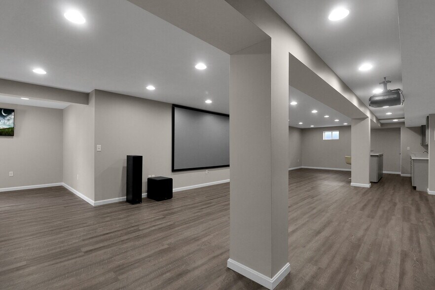 Building Photo - 6743 Palmetto Dr