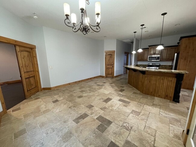 Building Photo - 3 bed 3 bath home - Located just below The D sign! MUST SEE PICTURES!