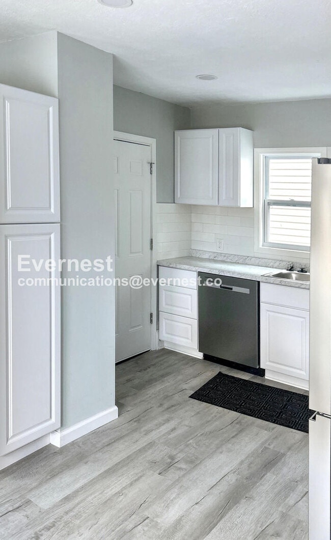 Building Photo - 1270 Moore St