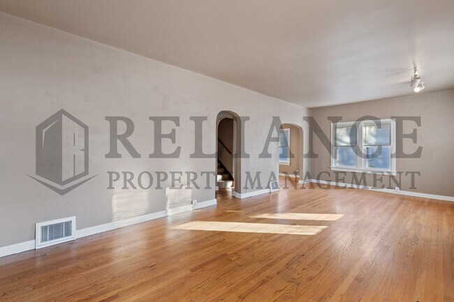 Building Photo - 806 N Faulkner St