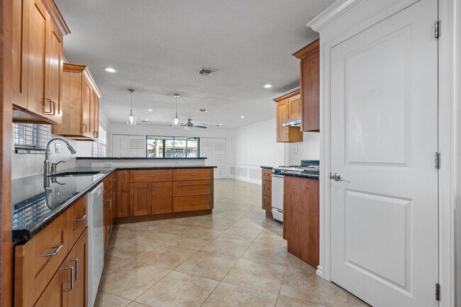 Building Photo - 3697 Holly Dr