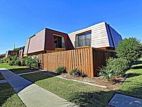 Building Photo - Parkwoods 1556-1