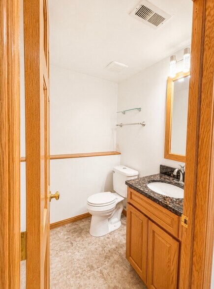 Building Photo - 935 Brower Dr