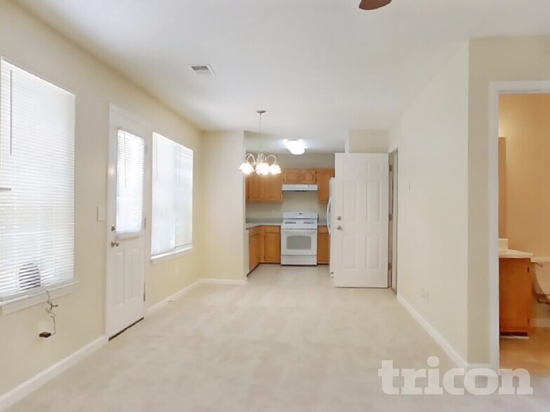 Building Photo - 3853 Sunview Dr NW