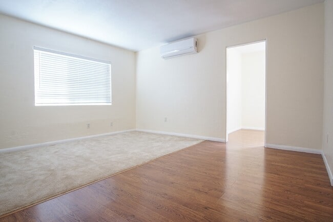 Building Photo - Historic Kensington - Charming 2bd/2ba with Bonus Room & parking - Ground floor Level