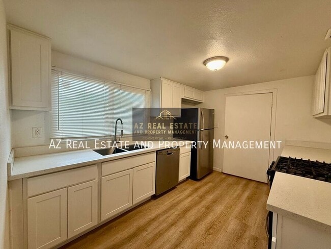 Building Photo - 1218 W Cinnabar Ave