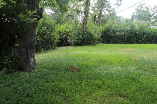 Building Photo - 103 S Shadowlawn Dr
