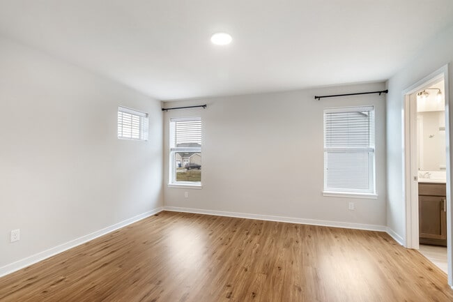 Building Photo - 670 Lambert Dr