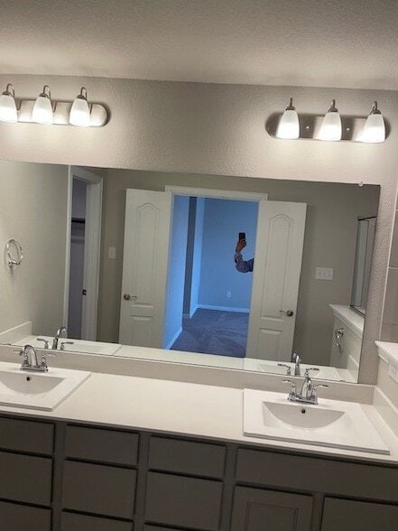 Building Photo - 3714 Malibu Dr