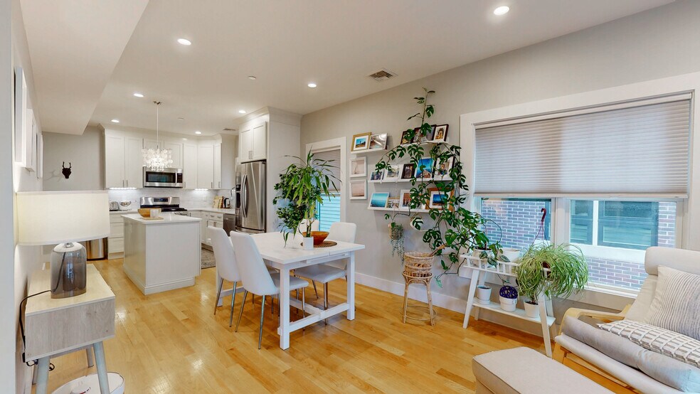 Building Photo - 186 Havre St