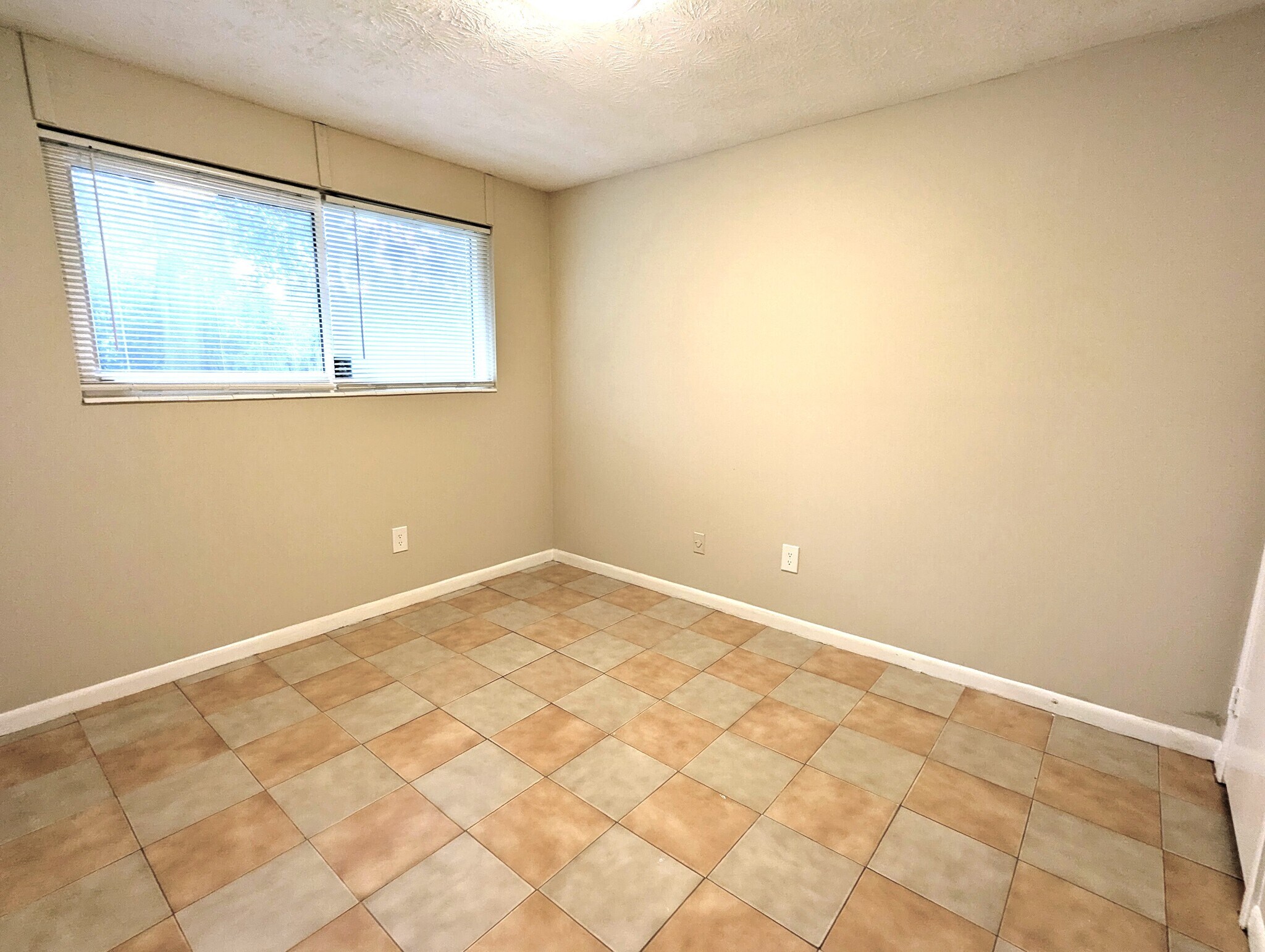 Building Photo - 5127 Acoma Ave