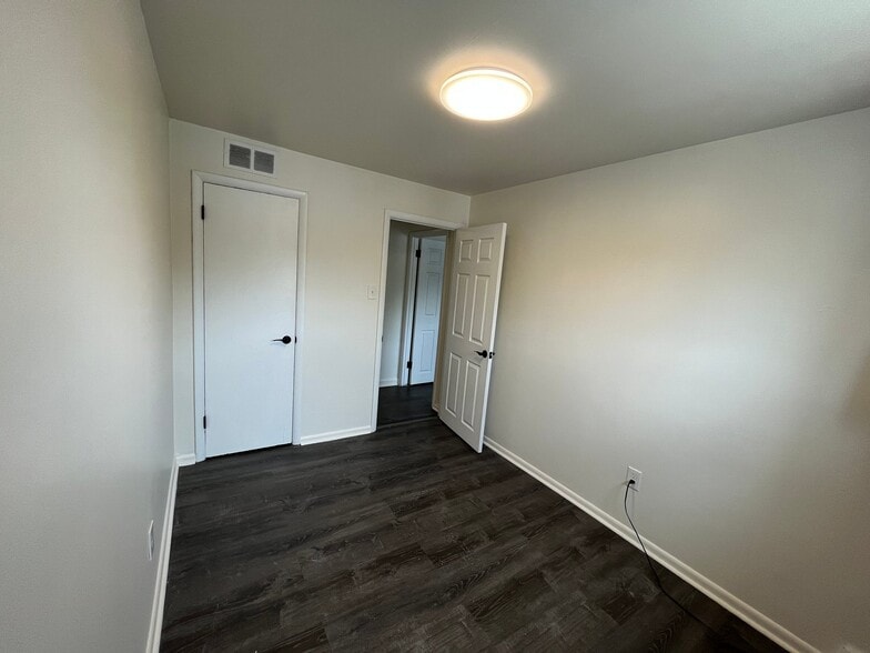 Building Photo - 4227 Greenmount Rd