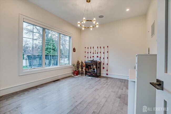 Building Photo - 3979 Park Ave