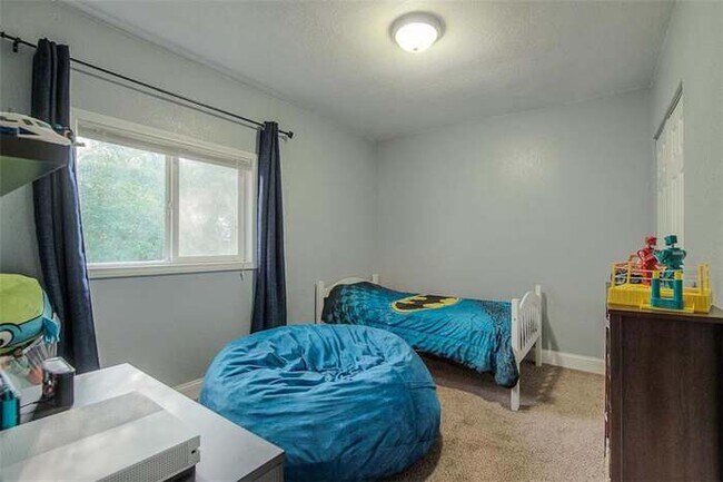 Building Photo - 5041 N Garfield Ave