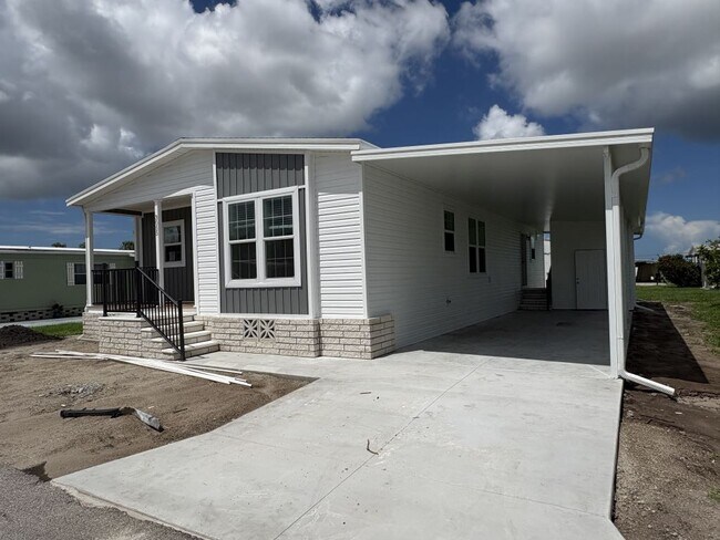 Building Photo - 3055 Lamplighter Dr
