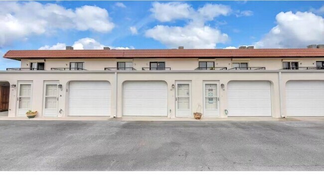 Building Photo - 11 Dondanville Rd