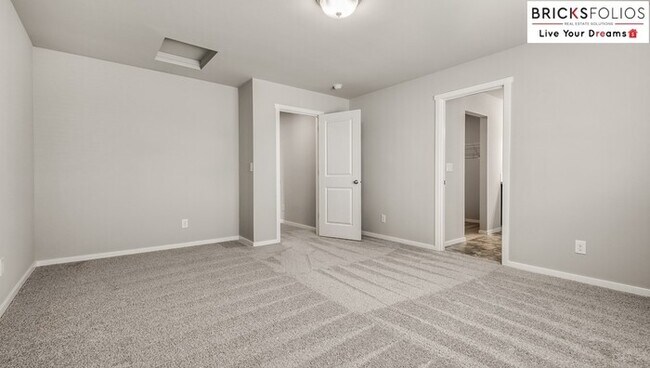 Building Photo - The Perfect Blend of Comfort & Convenience in Puyallup