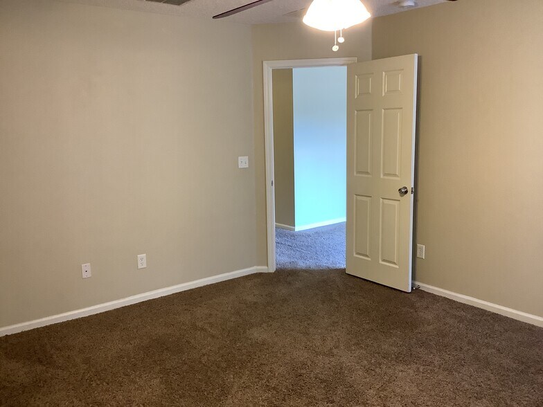 Building Photo - 117 Marisco Way