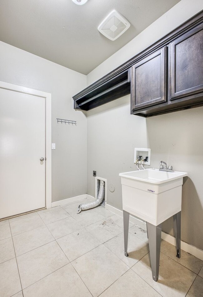 Building Photo - Eastside Beautiful 3 bed/2 baths for RENT