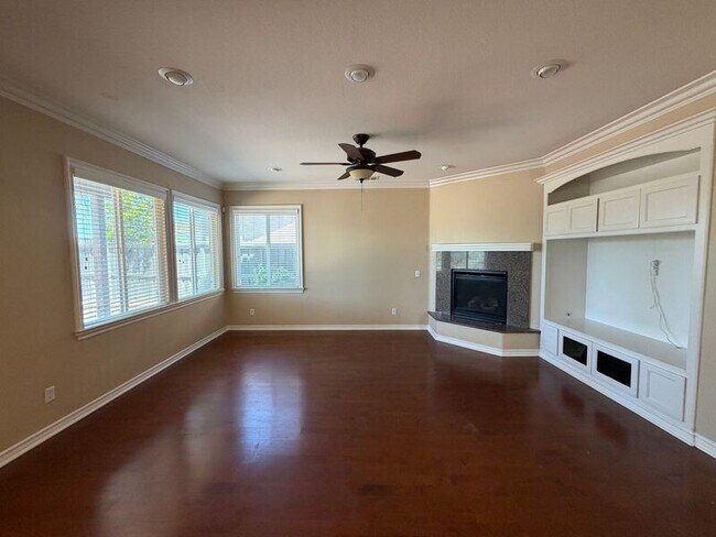 Building Photo - 46263 Drymen Ave