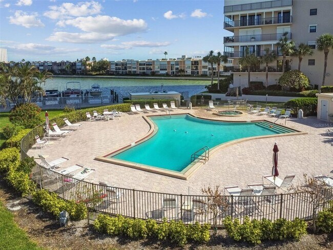 Building Photo - 7625 Sun Island Dr S