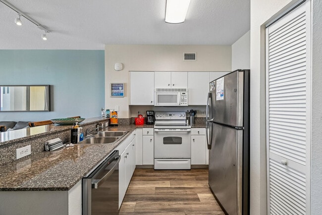 Building Photo - 9896 S Thomas Dr